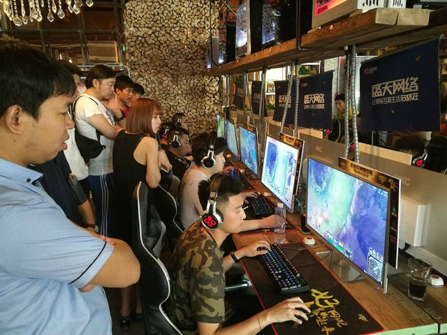 榮耀GT Pro正式發(fā)布：電競性能旗艦 3款時尚配色(圖1)