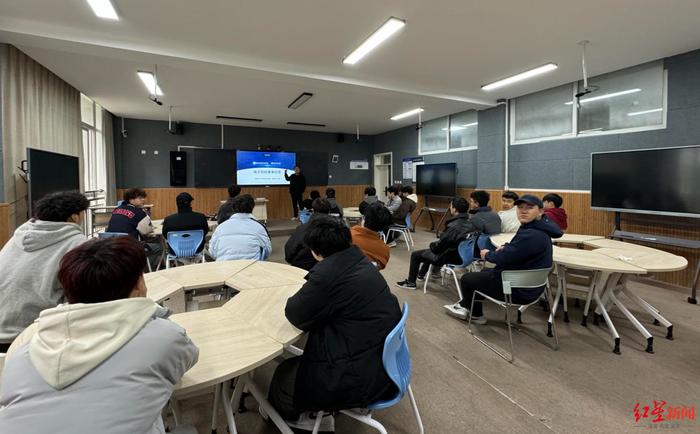 四川一高校電競專業(yè)：開設(shè)兩年多招生60余人(圖2)