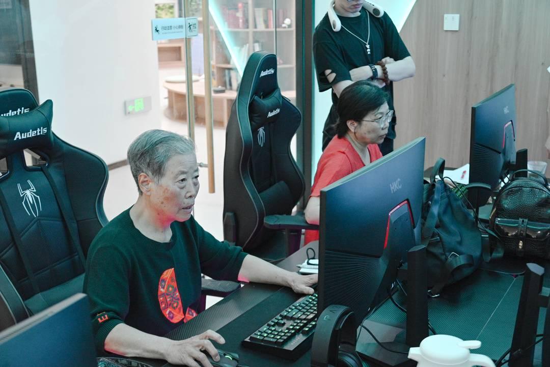 最大年齡77歲 “爺奶輩電競戰(zhàn)隊”來了！網(wǎng)友：你永遠不知道坐在電腦對面的是誰(圖2)