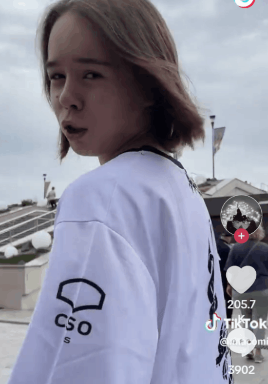 國外女版donk走紅社交網(wǎng)絡(luò) 蓉r和她你覺得誰更像？(圖4)